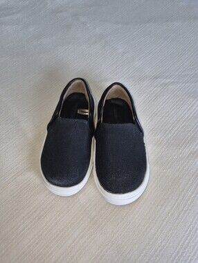 Amazon Essentials Black Baby Shoes - Size 4 - Good Condition